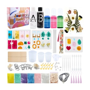 TIMESRUI <span class=keywords><strong>Kit</strong></span> de Résine Époxy 135 Pièces/Set pour <span class=keywords><strong>Bijoux</strong></span>, Fabrication de Boucles d'Oreilles et Moules de Marque-page, Avec Moules pour Débutants, Loisirs Créatifs de Boucles d'Oreilles DIY - Product Image 1