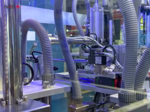 Machine de moulage par injection plastique Carestainer IVEN, vente chaude en usine, pompe à haute productivité, automatique, certifiée CE ISO - Product Image 4