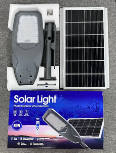 Lampadaire solaire LED 30W ABS IP65 avec télécommande, étanche pour extérieur, lumière du jour 5000K, certifié ETL, Ra90, garantie 5 ans, dimmable - Product Image 1