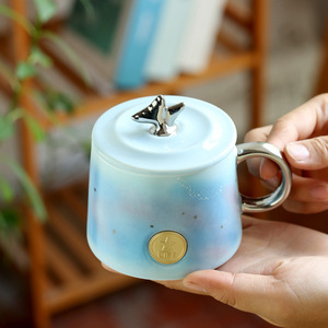 Tasse en céramique avec couvercle, motif étoile, poignée en queue de poisson électroplaquée, tasse en porcelaine pour cadeau féminin, occasion spéciale - Product Image 2