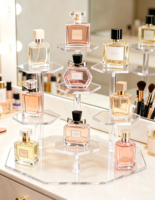 Support d'affichage de parfum en acrylique personnalisé, présentoir cosmétique multi-niveaux avec design hexagonal transparent pour comptoir de magasin de détail