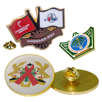 Épingle en émail dur scintillante personnalisée Épinglette en émail doux Badge en métal de dessin animé Broche en émail plaqué or Épinglette