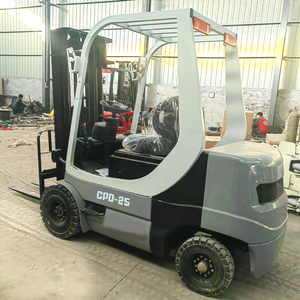 Fabrika Teslimat Yolu Elektrikli Mini Forklift 2 Ton Akülü Teleskopik Forklift Restoran Kullanımı İçin 4 Çeker 3 Yıl Garantili - Product Image 1