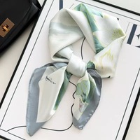 Foulard carré en satin de soie populaire pour l'été, faible MOQ, vente en gros d'usine, logo personnalisé, doux et soyeux pour foulards et mouchoirs
