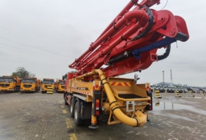 Camion pompe à béton 244 kW 327 CV Châssis 6x4 Vitesse de déplacement 85 km/h Moteur 8,7 L - Product Image 5