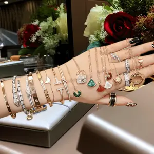 Haute qualité en gros de luxe inspiré concepteur célèbre gravé boucles d'oreilles Bracelet Bracelet marque bijoux ensemble collier pour les femmes