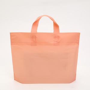 Borsa Shopping in Plastica Personalizzata con Logo e Manico Morbido, Borsa Tote di Lusso con Finiture Dorate per Confezioni di Abbigliamento - Product Image 6