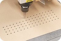 Machine de découpe industrielle multifonctionnelle à couteau vibrant pour le traitement du cuir, avec couteau pneumatique pour découpe rapide et poinçonnage électrique