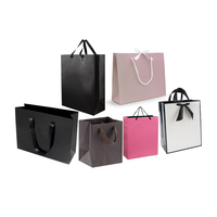 Sacs en papier kraft blanc recyclables de luxe pour vêtements, chaussures, bijoux, impression offset, logo personnalisé, gaufrage, emballage cadeau, ruban