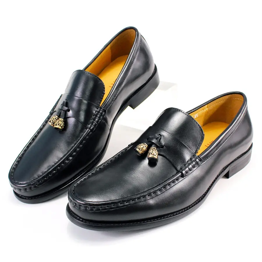 Sapatos de couro dos homens Couro couro redondo cabeça mocassins pingente moda slip-on sapatos de couro homens negócios casuais sapatos masculinos