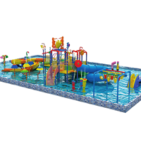 Expérience de parc aquatique en plein air avec toboggans et parc aquatique pour le plaisir aquatique en famille