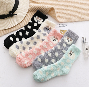 Meias femininas fofas e felizes, meias fofas para dormir em casa, coração, veludo, natal, coral - Product Image 4