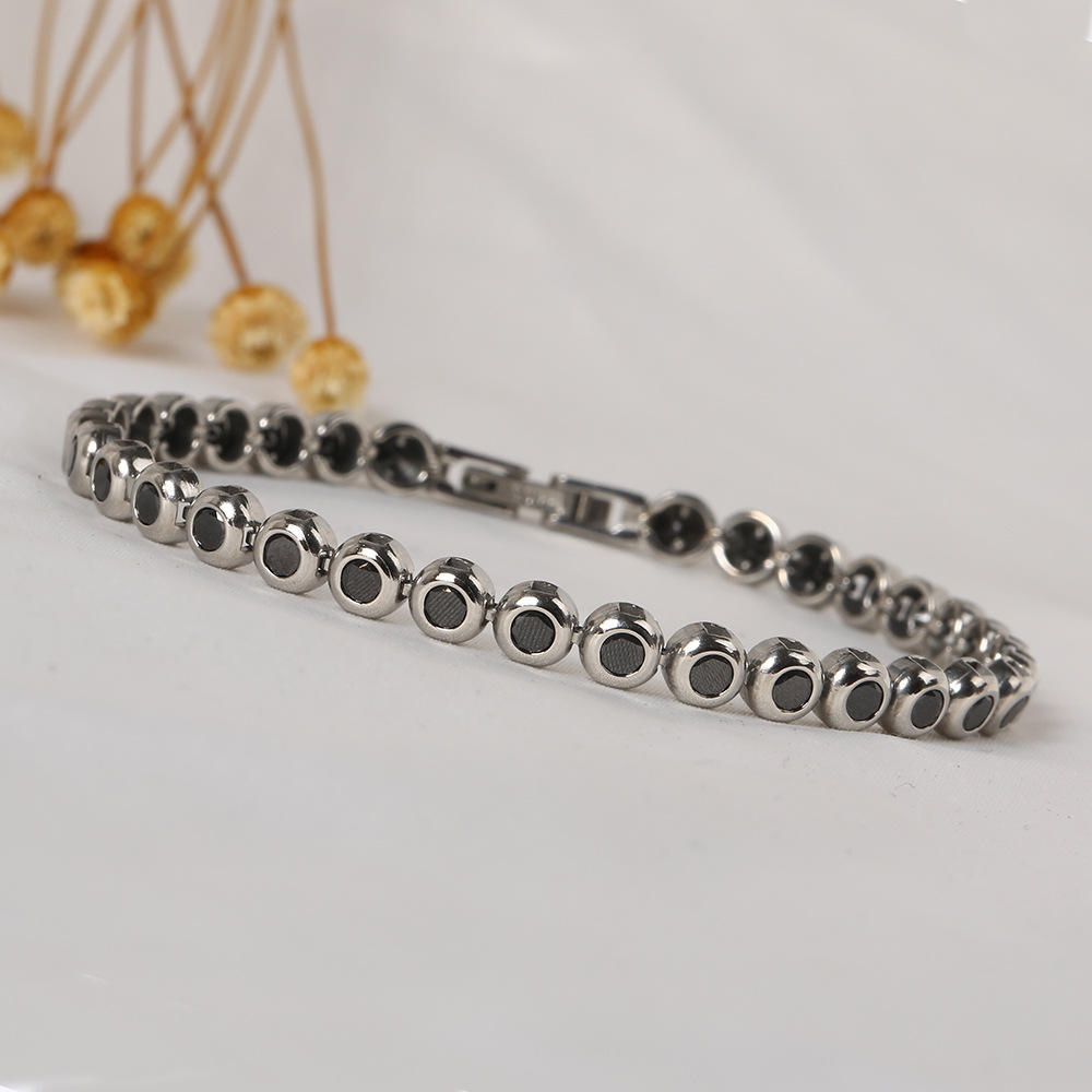 หินสีดำเงิน