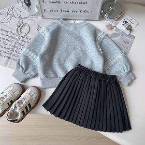Nuevo Conjunto de Moda Otoñal para Niñas: Sudadera con Encaje, Adornos de Lazo y Perlas, Falda Plisada, Conjunto de Dos Piezas - Product Image 2