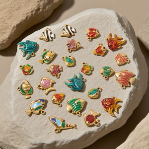 Breloques de poissons tropicaux vibrants |   Pendentifs Océan en Émail en Acier Inoxydable Plaqué Or PVD 18K pour la Fabrication de Bijoux DIY |   Imperméable - Product Image 2