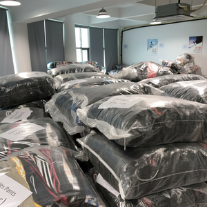 Balles de vêtements d'occasion mixtes pour enfants de qualité A + Vêtements vintage d'occasion pour homme - Product Image 1