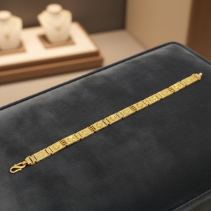 Bracelet en or à maillons géométriques sophistiqués pour hommes et femmes, avec un fermoir classique en S, finition texturée polie et brillante - Product Image 3