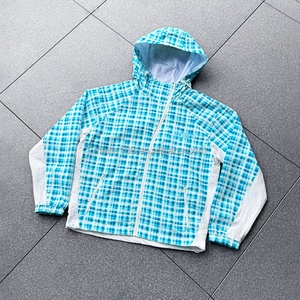 Veste coupe-vent imperméable à fermeture éclair incurvée de style tendance pour hommes, veste à capuche de haute qualité, vêtements décontractés, veste coupe-vent personnalisée - Product Image 1