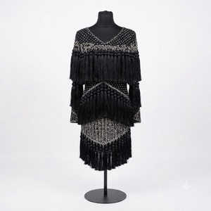 Robe de cocktail noire pour femme, ornée de perles brodées à la main et de détails élégants en franges, robe de cérémonie à manches longues - Product Image 1