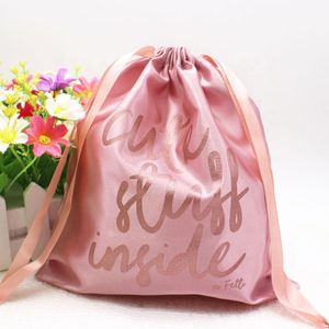 Sacs personnalisés en satin pour perruques et mèches de cheveux, avec logo doré, sacs à cordon anti-poussière pour parfums et cadeaux promotionnels (recyclables) - Product Image 2