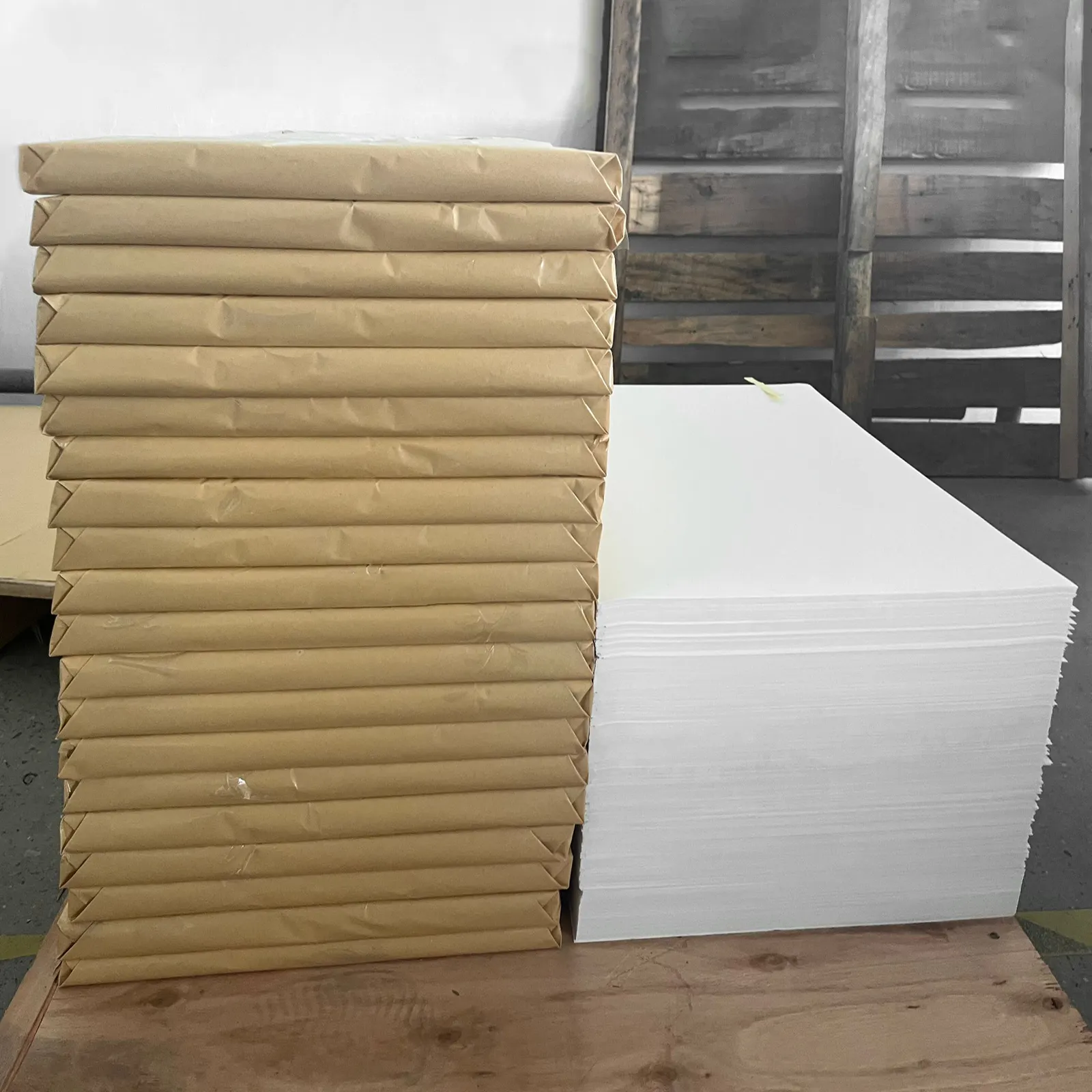 Rollo Jumbo de etiquetas autoadhesivas CCK blancas de papel libre de madera de alta calidad de 70g 83g para impresora de inyección de tinta y láser