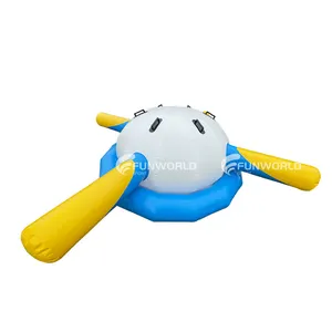 低价飞碟气球充气水上游戏土星滚轮便携式人体陀螺仪游乐设施出售