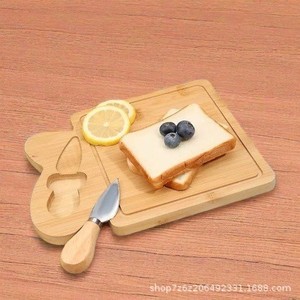 Planche à fromage en bambou Cunxin Handicrafts 19,5x25x1,5cm avec ensemble couteau et fourchette pour couper fruits, légumes et pain - Product Image 1