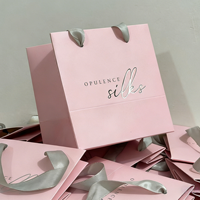 Sacs d'emballage cosmétiques en carton rose imprimés avec logo personnalisé en feuille d'or, avec poignée en ruban, pour perruques, chaussures, bougies, cadeaux