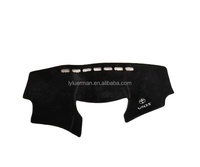 Tapis de tableau de bord de voiture en tissu pelucheux de luxe Luerman Factory, protection et décoration pour Toyota Camry Rav4 Camry Crown Corolla Vios