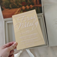 Boîte d'invitation de mariage personnalisée en velours beige avec illustration du lieu, invitations de luxe en acrylique miroir doré, papeterie de destination