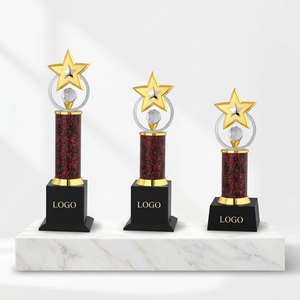Trofeo Estrella con Columna Roja, Base de Metal Fundido a Presión Chapada en Oro, Modelo 587, Grabado Láser, Impresión UV, Portátil para Deportes y Juegos - Product Image 1