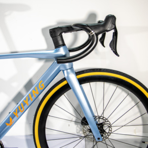 Vélo de route électrique pas cher T700 en fibre de carbone 700C avec roue sans fil à 24 vitesses, roue en alliage, frein à disque hydraulique 160 mm - Product Image 1