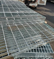 Grille en acier perforé galvanisé moderne avec barres transversales soudées, sur mesure, pour couvercle de tranchée de drainage