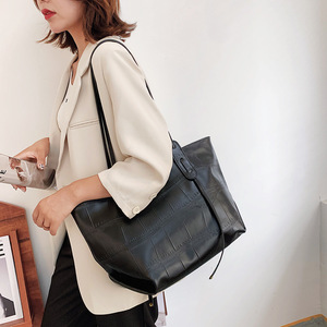 Bolsos de mano para mujer, bolso hobo con asa superior, de piel sintética, con cremallera, para uso diario, en negro, gris oscuro y marrón - Product Image 4