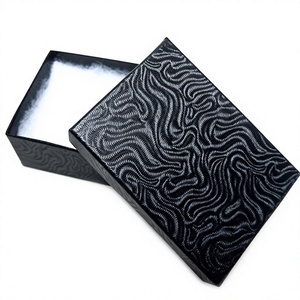 Boîtes à bijoux personnalisées AOPA, simples et embossées, vente en gros |   Boîte à bijoux haut de gamme pour la marque de boutique - Product Image 1