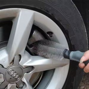 Brosse de nettoyage portable grise pour jantes et pneus de voiture, en plastique, pour le detailing automobile - Product Image 1