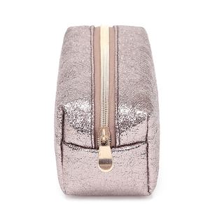 Bolsa de cosméticos de PU metálica martillada Bolsa de maquillaje con logotipo en relieve de 8 pulgadas de cuero PU - Product Image 4