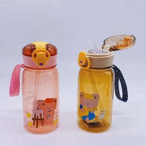 Proveedores de botellas de agua para niños de forma redonda Botella de agua de plástico transparente para exteriores Bpa y libre de fugas para niños con asa de tapa redonda
