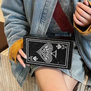 Pochette de soirée créative pour femme, motif reine de poker, en PU, ornée de strass et de chaînes, pour fêtes et cocktails - Product Image 5