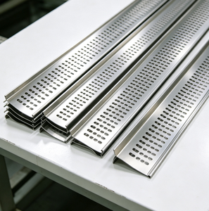 <span class=keywords><strong>Bande</strong></span> de protection de gouttière en acier inoxydable sur mesure pour le nettoyage des toitures, drainages, matériaux de construction métalliques modernes, appartement, villa, extérieur - Product Image 5