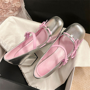 Sandalias de tacón de copa de vino con correa al tobillo y diseño de punta para niñas, estilo champán, nueva moda 2025 para verano - Product Image 4