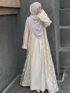 Robe longue Abaya à col ouvert brodée <span class=keywords><strong>de</strong></span> feuilles d'érable personnalisées Loriya pour femmes musulmanes, mode islamique modeste <span class=keywords><strong>de</strong></span> Dubaï - Product Image 3