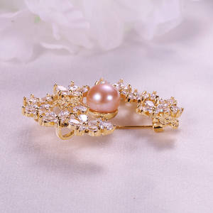 Wholesale High-End Fashionable Women's <b>Brooches</b> Rhinestone Scarf Anti-Glare Buckles Chest Flower <b>Pins</b> Freshwater Pearl - Product Image 3