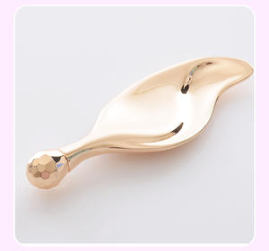 เครื่องนวดหน้าโลหะแบบใหม่ รูปทรง<span class=keywords><strong>ใบ</strong></span>ไม้ สำหรับยกกระชับผิว ลดริ้วรอยรอบดวงตา พร้อมลูกกลิ้งครีมบำรุงผิว - Product Image 4