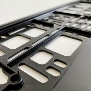 Porta <span class=keywords><strong>Targa</strong></span> Europea da Appendere 520 mm X 110 mm, Cornice in Plastica Nera per Targhe <span class=keywords><strong>Auto</strong></span> - Product Image 2
