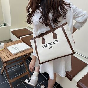 กระเป๋าโท้ทสำหรับเดินทาง ช้อปปิ้ง ทำธุรกิจ  ขนาดใหญ่ ใส่ของได้เยอะ  พร้อมโลโก้สั่งทำพิเศษ สำหรับผู้หญิง - Product Image 1