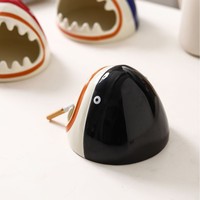 Cendrier en céramique personnalisé avec un design de requin de dessin animé, décoration créative pour la maison, le salon, le bureau, le bureau, résistant au vent