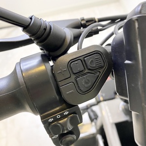 ตัวถังกะทัดรัด ระบบกันสะเทือนสี่ล้อ ใช้งานง่าย ยานยนต์ไฟฟ้าแบตเตอรี่ลิเธียมสำหรับใช้งานกลางแจ้ง - Product Image 3