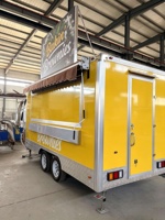 Remorque alimentaire mobile carrée en acier inoxydable jaune à double essieu tandem pour la vente de restauration rapide, snacks et bonbons en rue