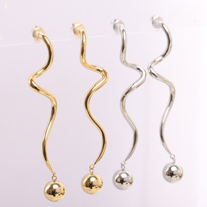 Pendientes con forma de onda, cuentas redondas de 10 mm, aleación de zinc chapada en oro, diseño asimétrico de moda para mujer - Product Image 2